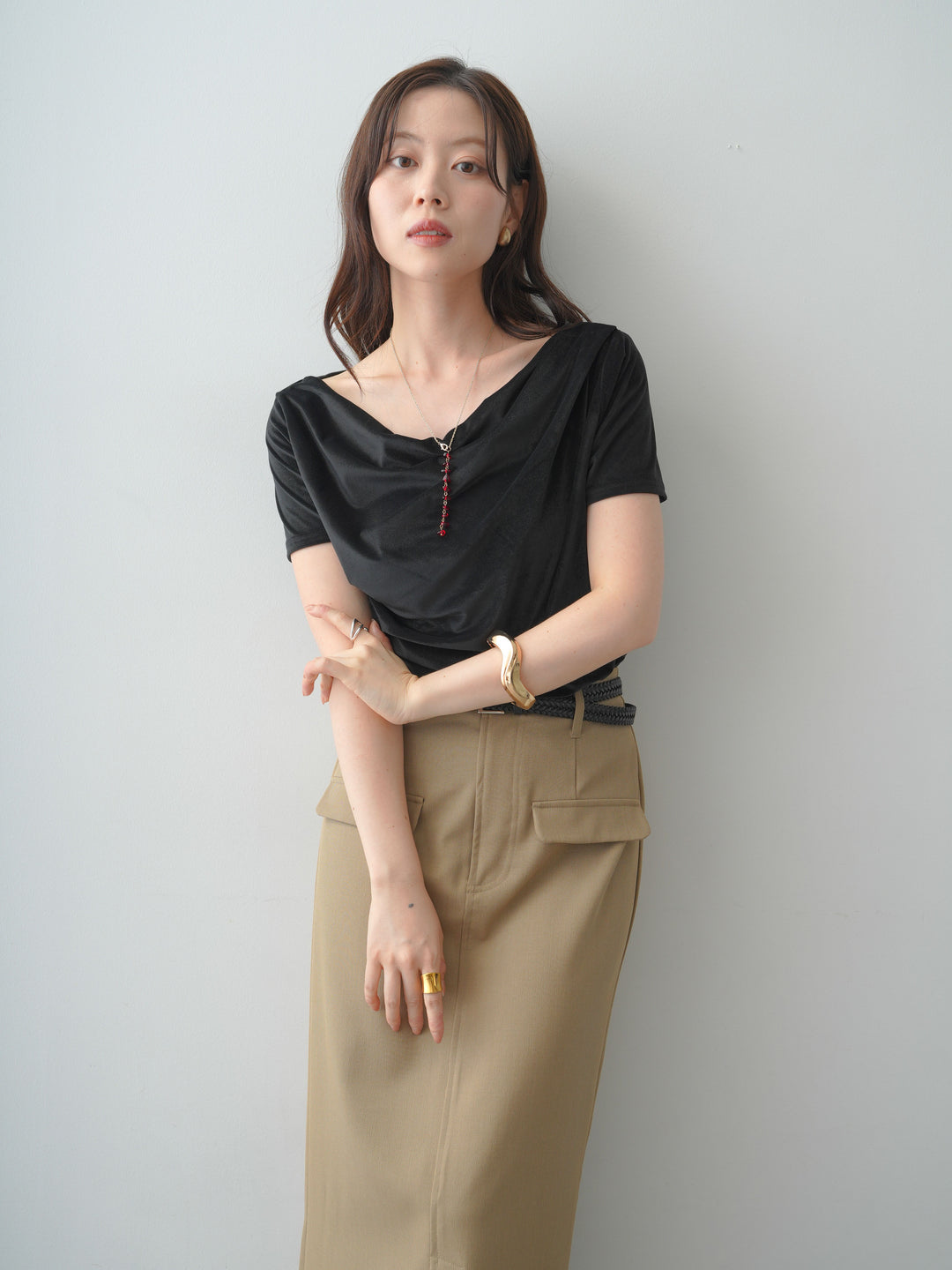 [SET]アシメネックシアーベロアトップス+クレープデシンフラップ付きストレートスカート(2set)