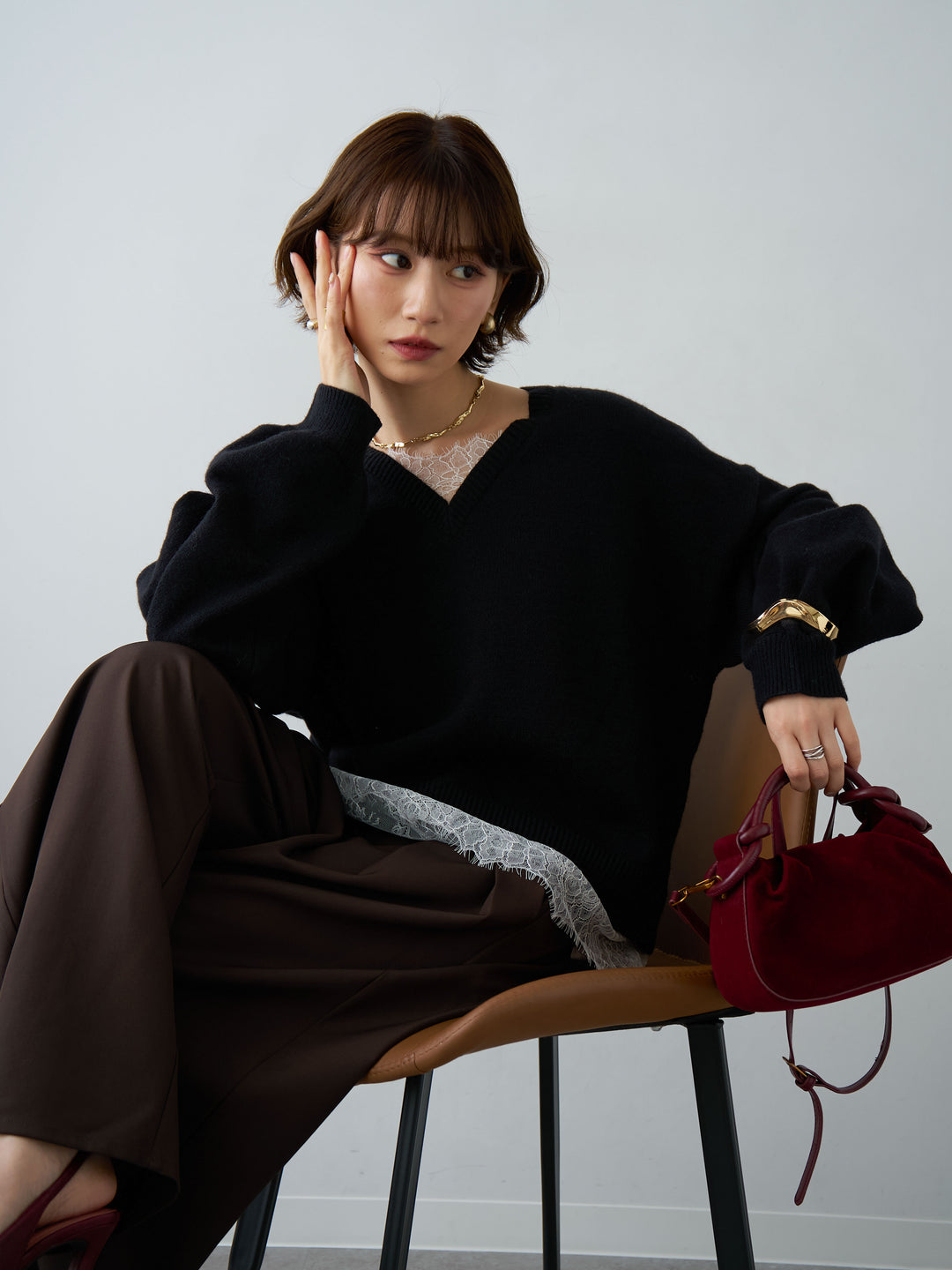 [予約]アルパカタッチレースドッキングVネックニットトップス/black