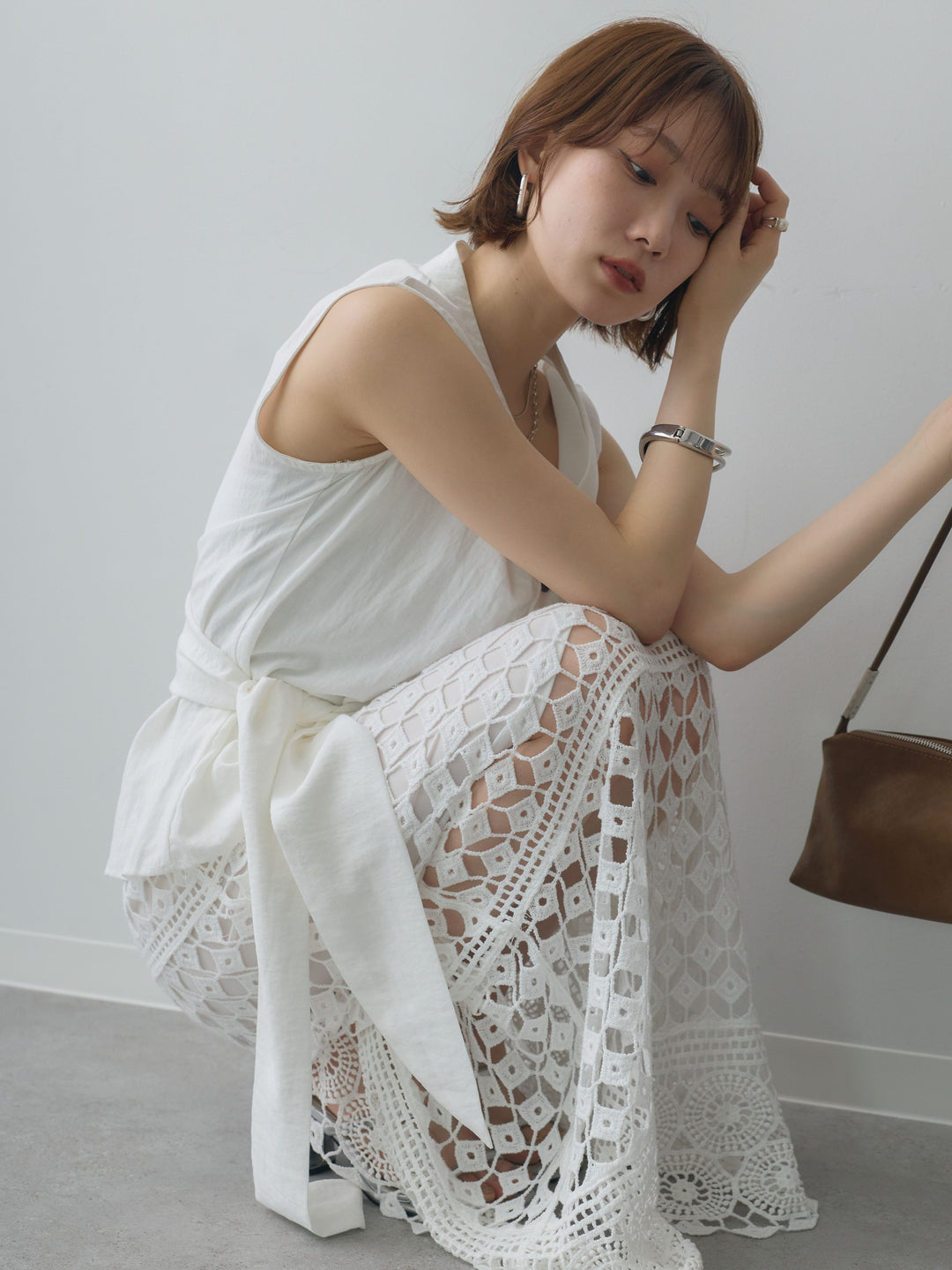 [SET]巻きデザインノースリブラウス+クロシェレースIラインスカート(2set)