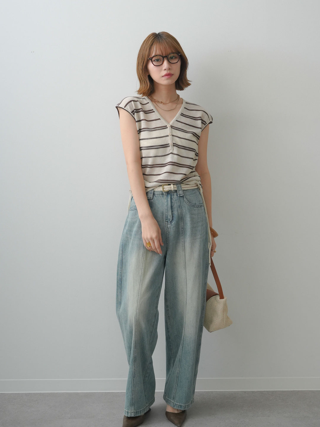 【套裝】側邊褶皺V領針織無袖上衣+中線寬直筒牛仔褲（兩件套）