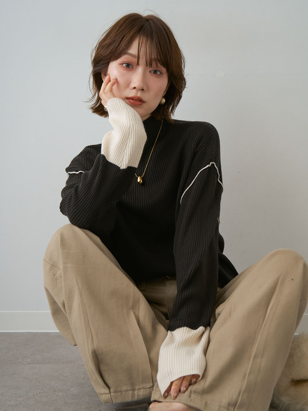 [SET]バイカラーモックネックリブニットトップス+ナポレオンコットンカーブパンツ(2set)
