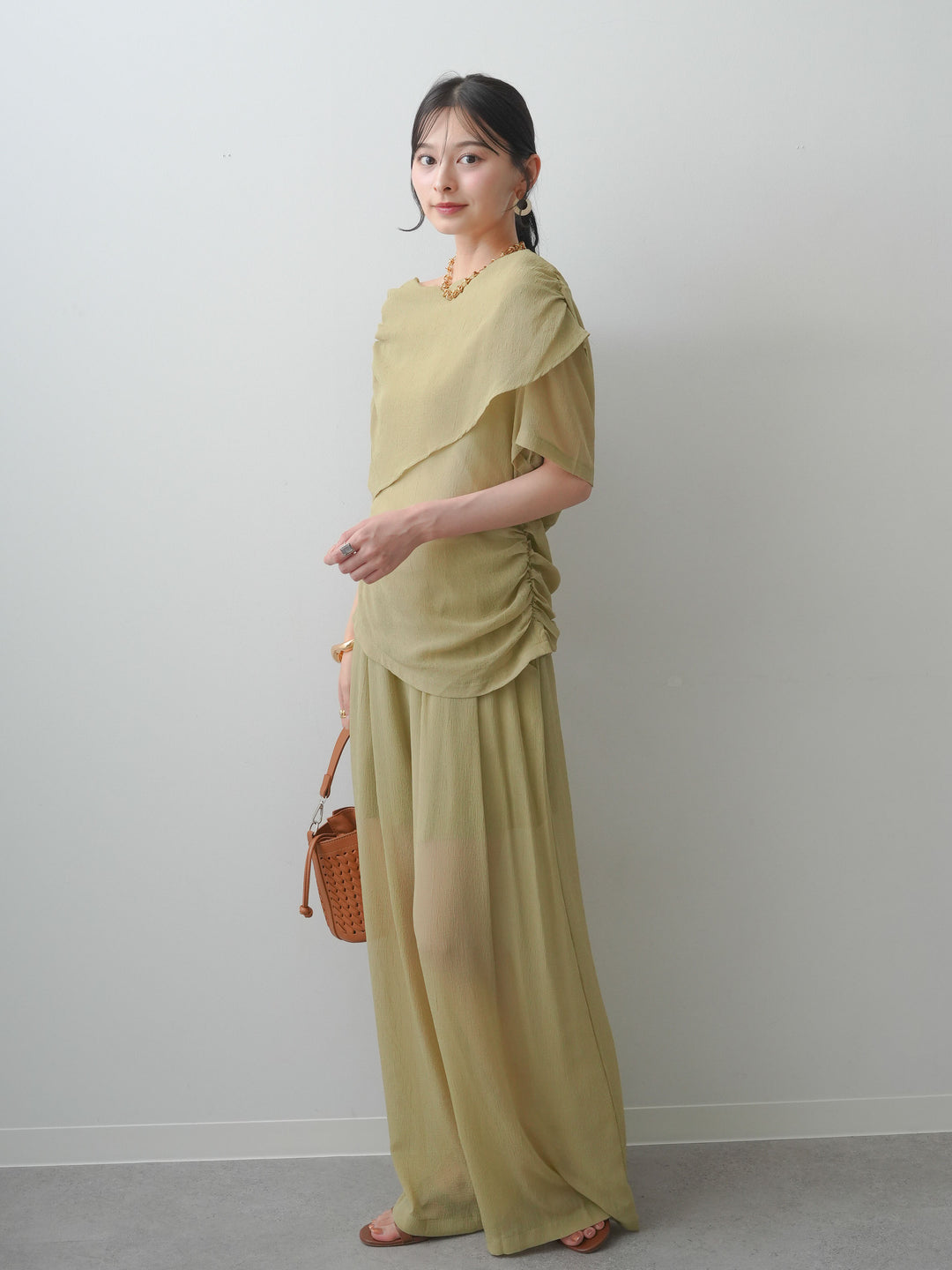[SET]バックローズエンブロイダリーアシメブラウス＆シアータックパンツSET UP(2SET)