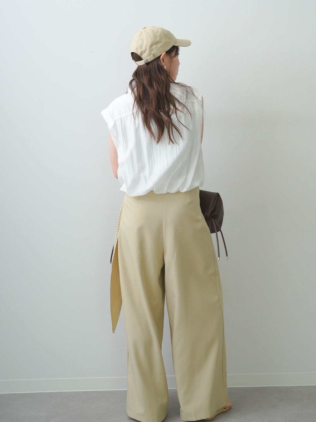 [SET]フラップデザインバルーンノースリシャツ+ビジューベルトタックワイドパンツ(2set)