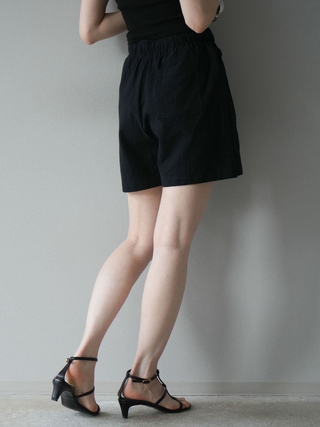 [套裝] 亞麻V領襯衫與短褲套裝（2套）