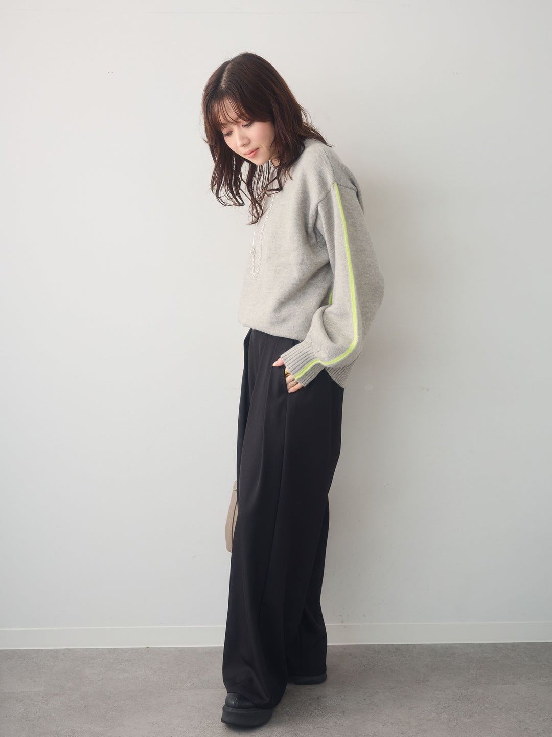 [SET]アルパカタッチサイドバイカラーニットプルオーバー+ツイルタックワイドパンツ(2set)