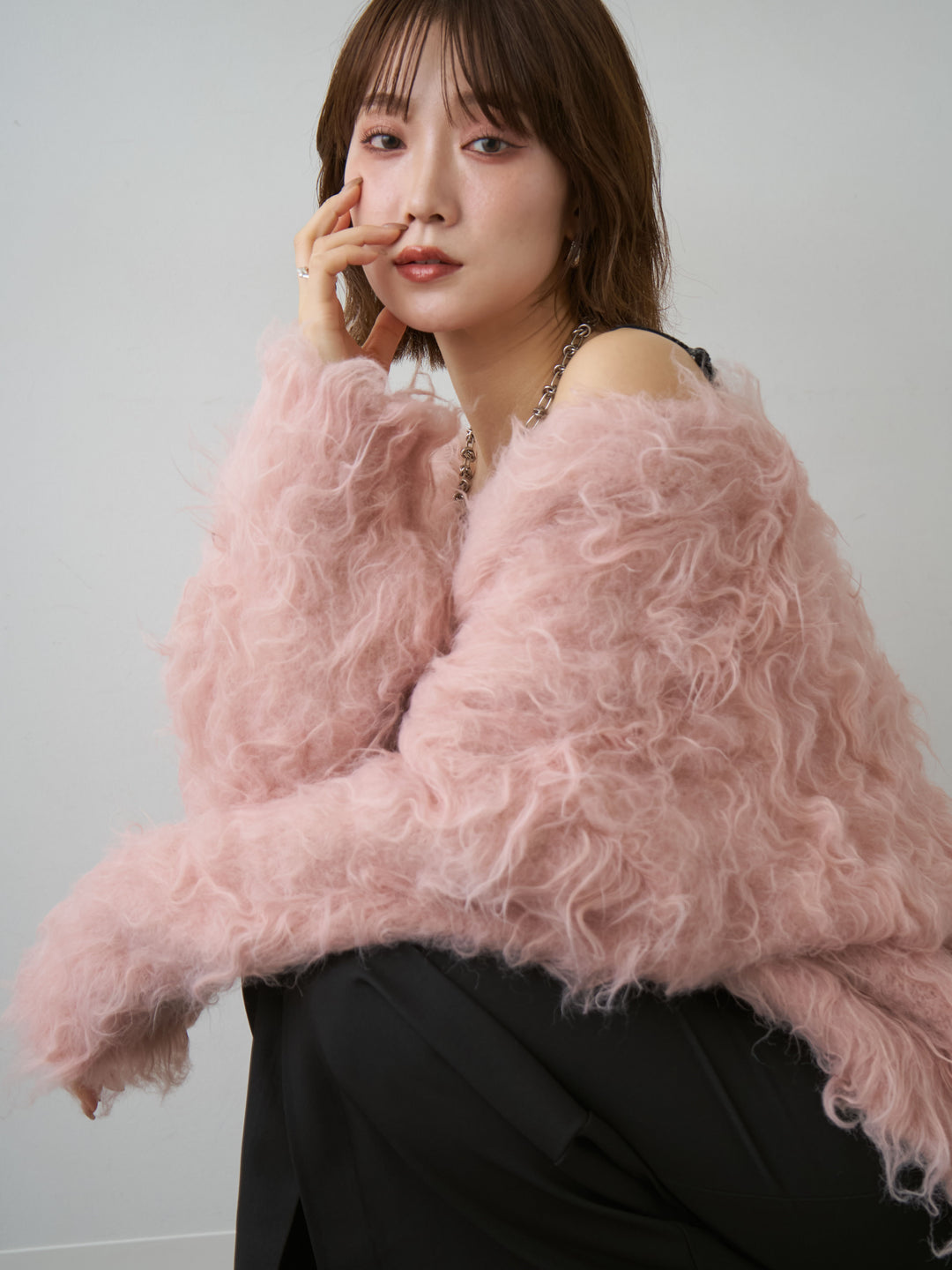 [SET]カーリーフェザーニットカーディガン+クレープデシンフラップ付きストレートスカート(2set)