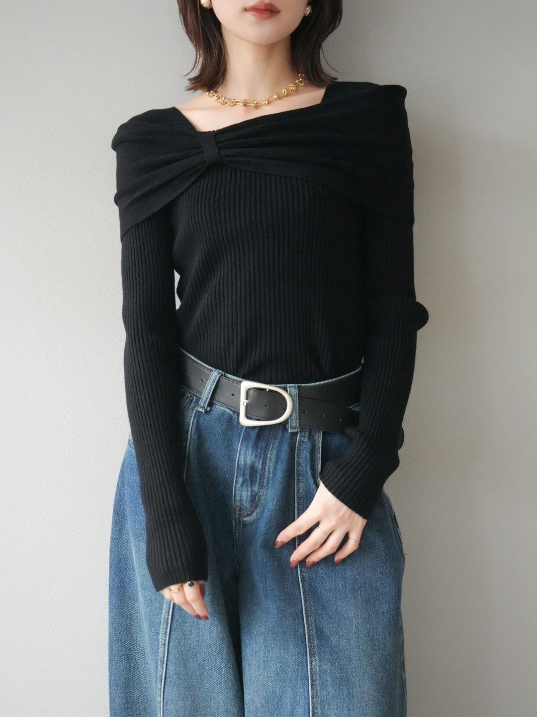 [予約]リボンモチーフオフショルリブニットトップス/black