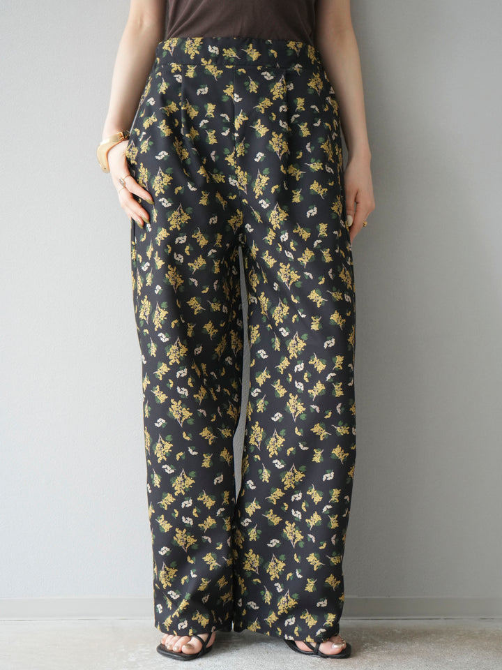 [予約]ブーケプリントタックパンツ/ブラック