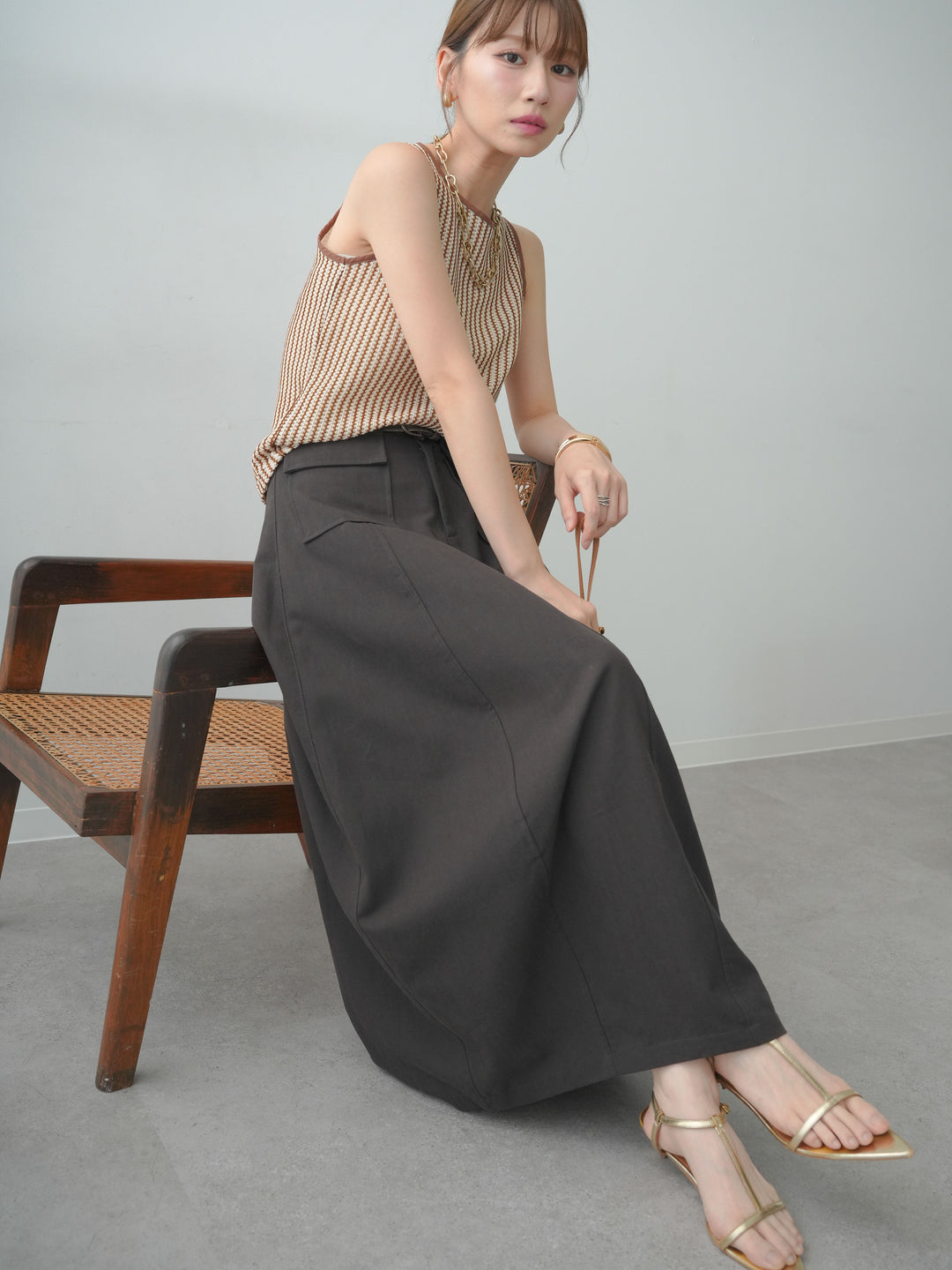【套裝】雙色條紋針織背心+皮帶貼袋弧形半身裙（兩件組）