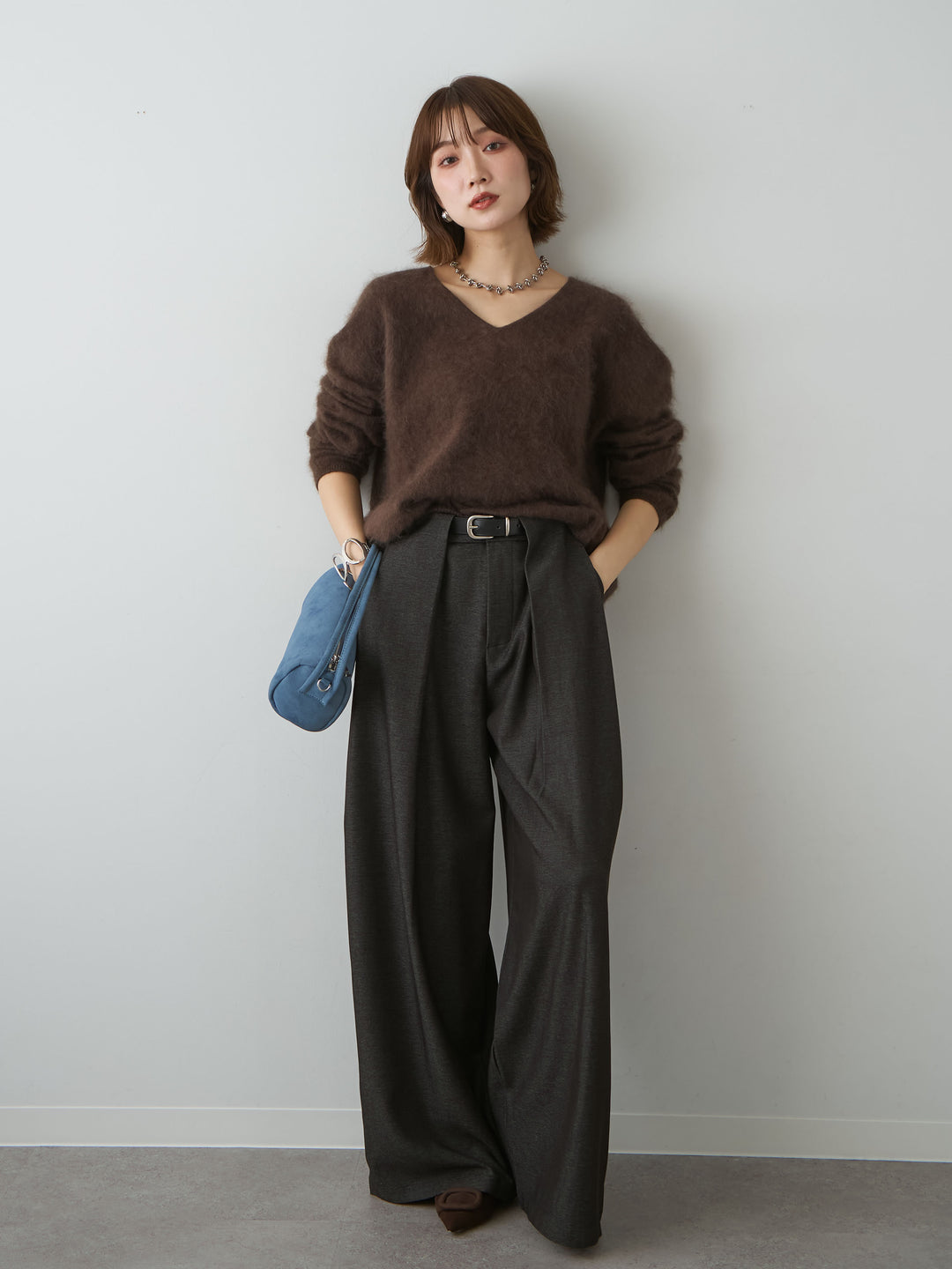[SET]カシミア混フェザータッチVネックニットトップス+ニューベルトループワイドパンツ(2set)