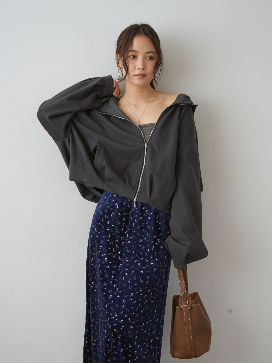 [SET]タックギャザースウェットフーディー+フラワープリントベロアIラインスカート(2set)