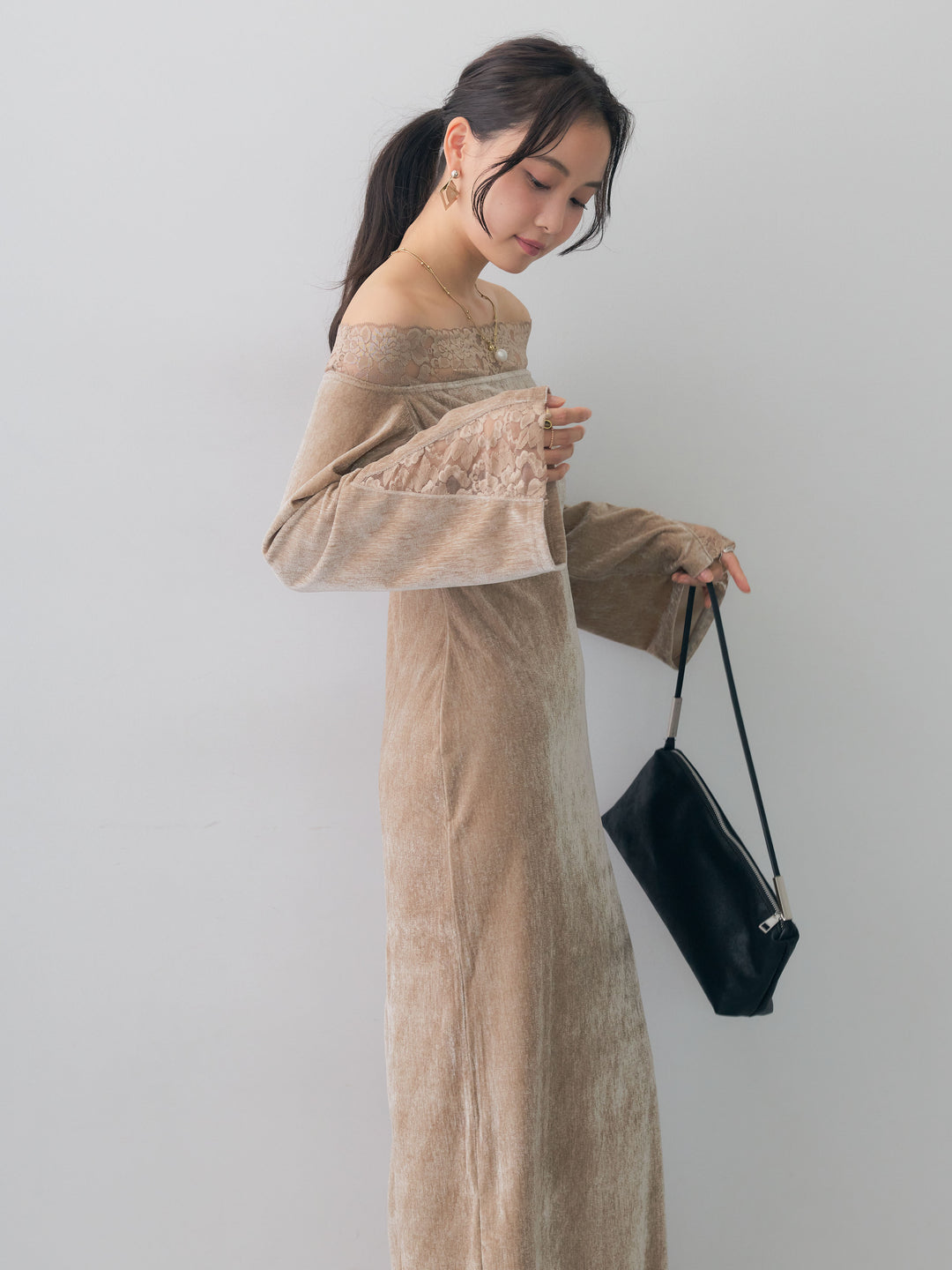 [予約]ベロアレースドッキングオフショルワンピース/beige
