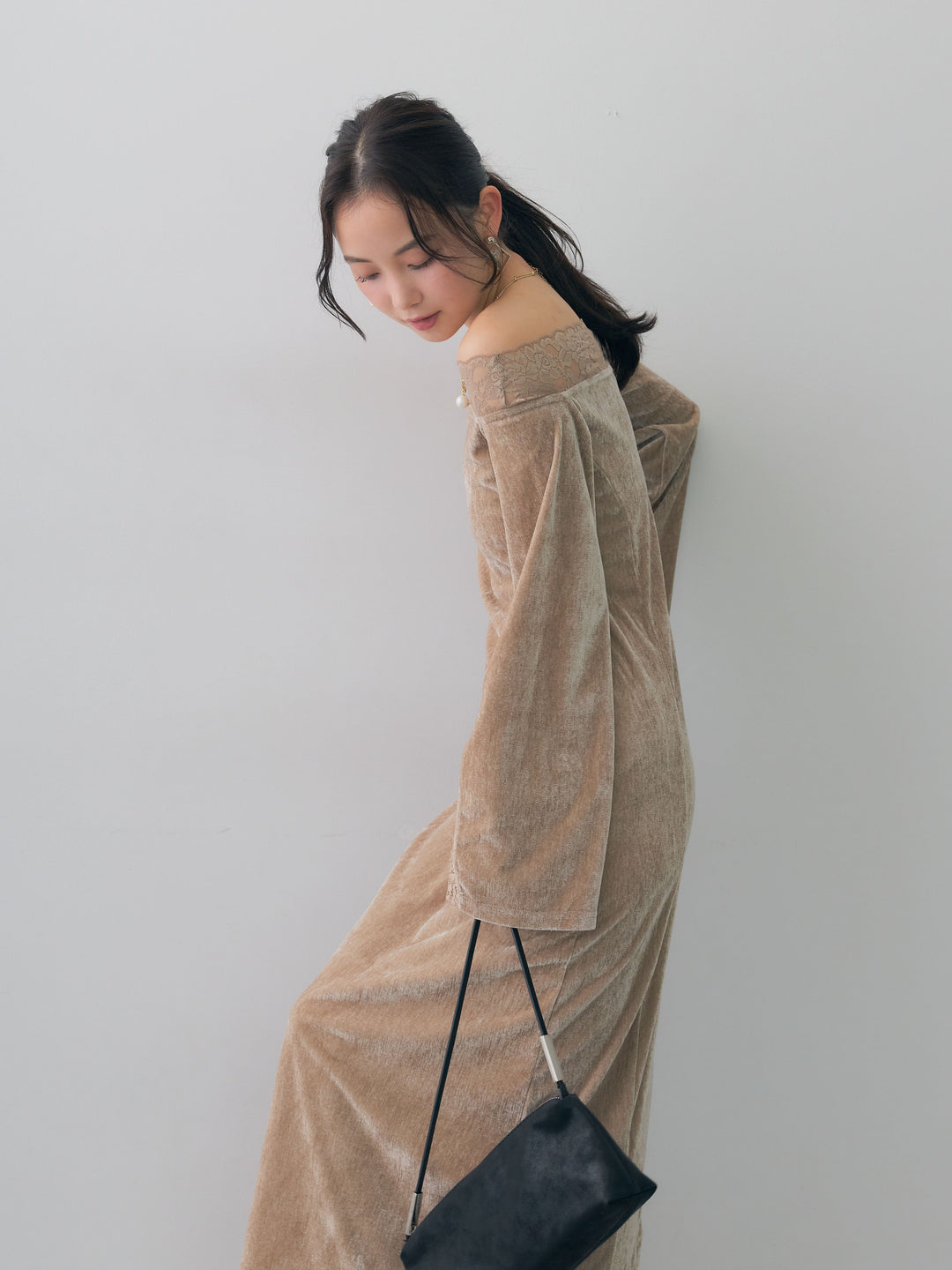 [予約]ベロアレースドッキングオフショルワンピース/beige