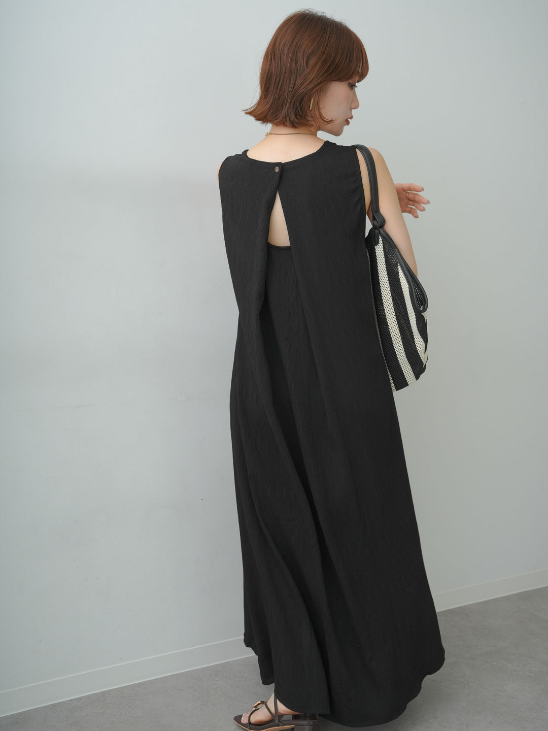[予約]バックデザインクリンクルワンピース/black