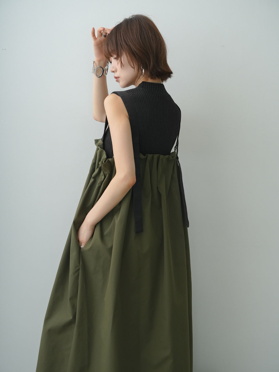 [SET]タックギャザーワンピース+ラメリブノースリニットトップス(2set)