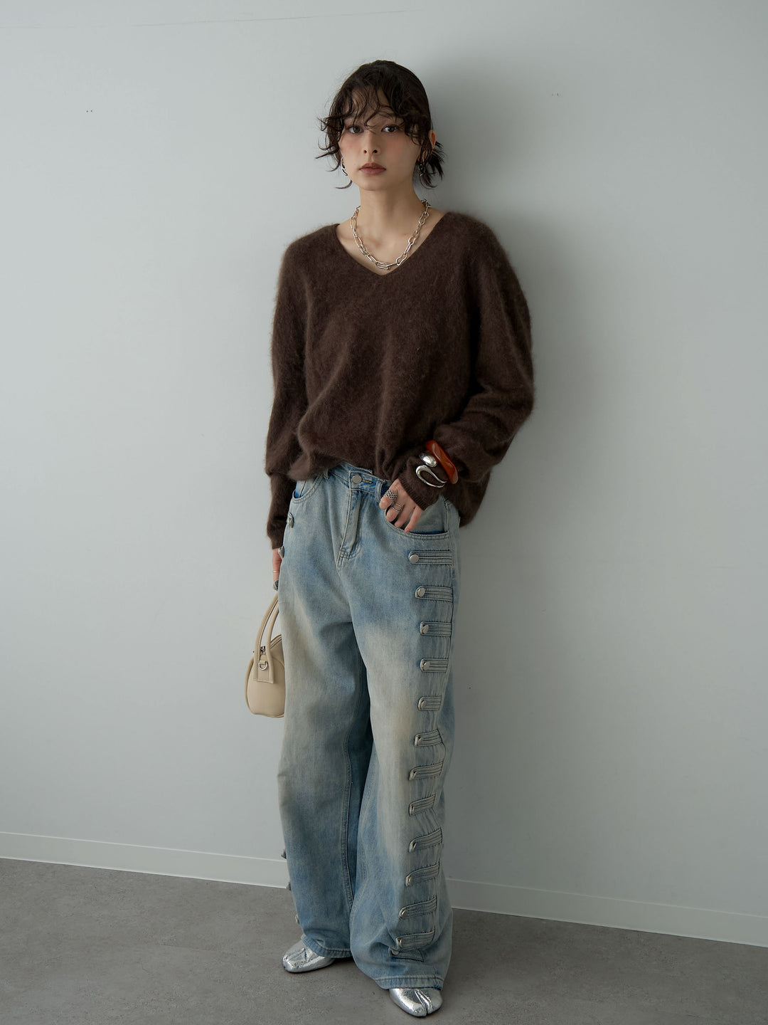 [SET]カシミア混フェザータッチVネックニットトップス+ナポレオンライトウォッシュワイドデニム(2set)