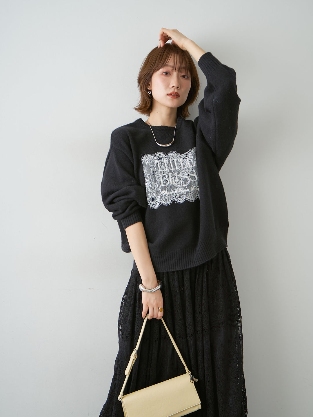 [予約]アルパカタッチ刺繍レースロゴニットプルオーバー/black