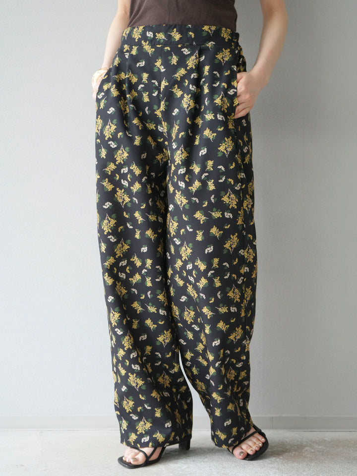 [予約]ブーケプリントタックパンツ/ブラック