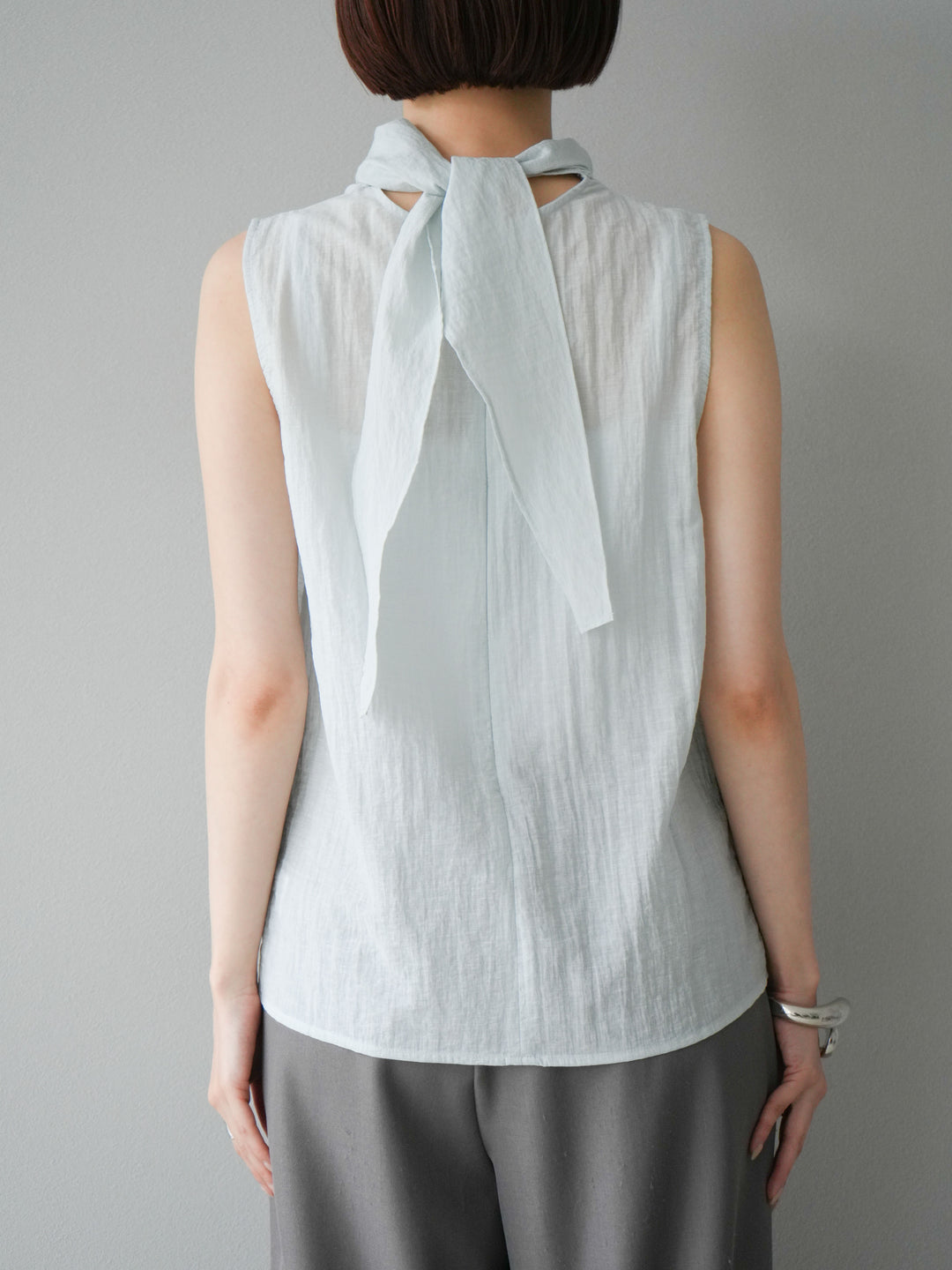 [予約]バックタイノースリーブブラウス/ブルー