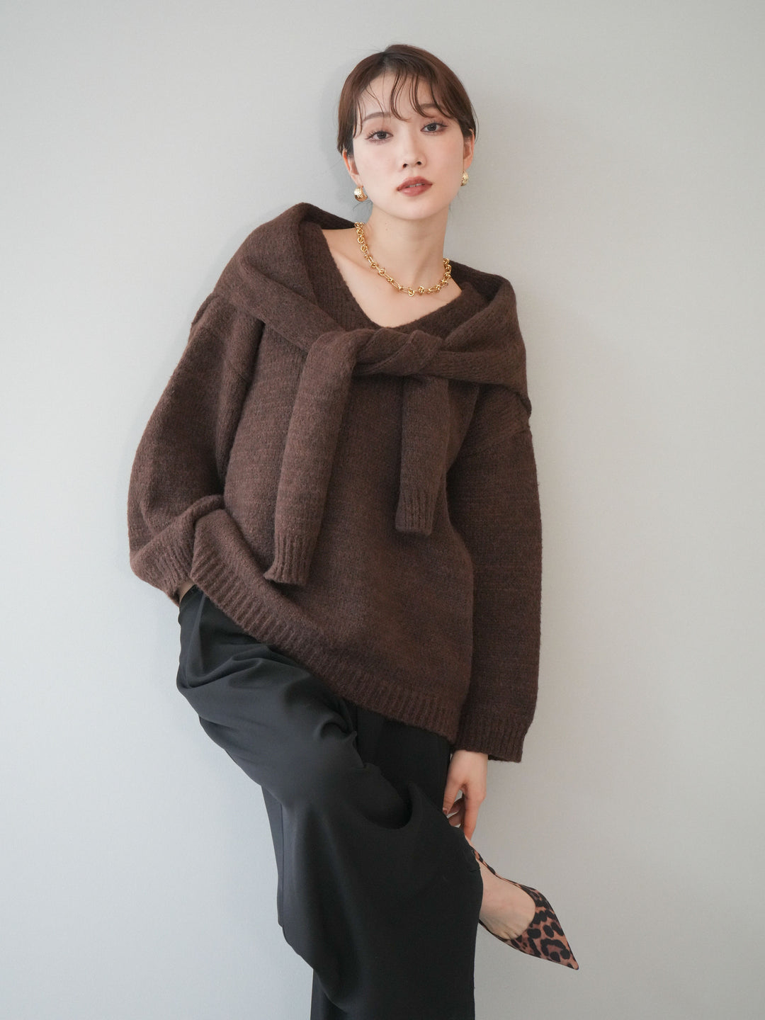 [予約]ストール付きVネックニットプルオーバー/brown