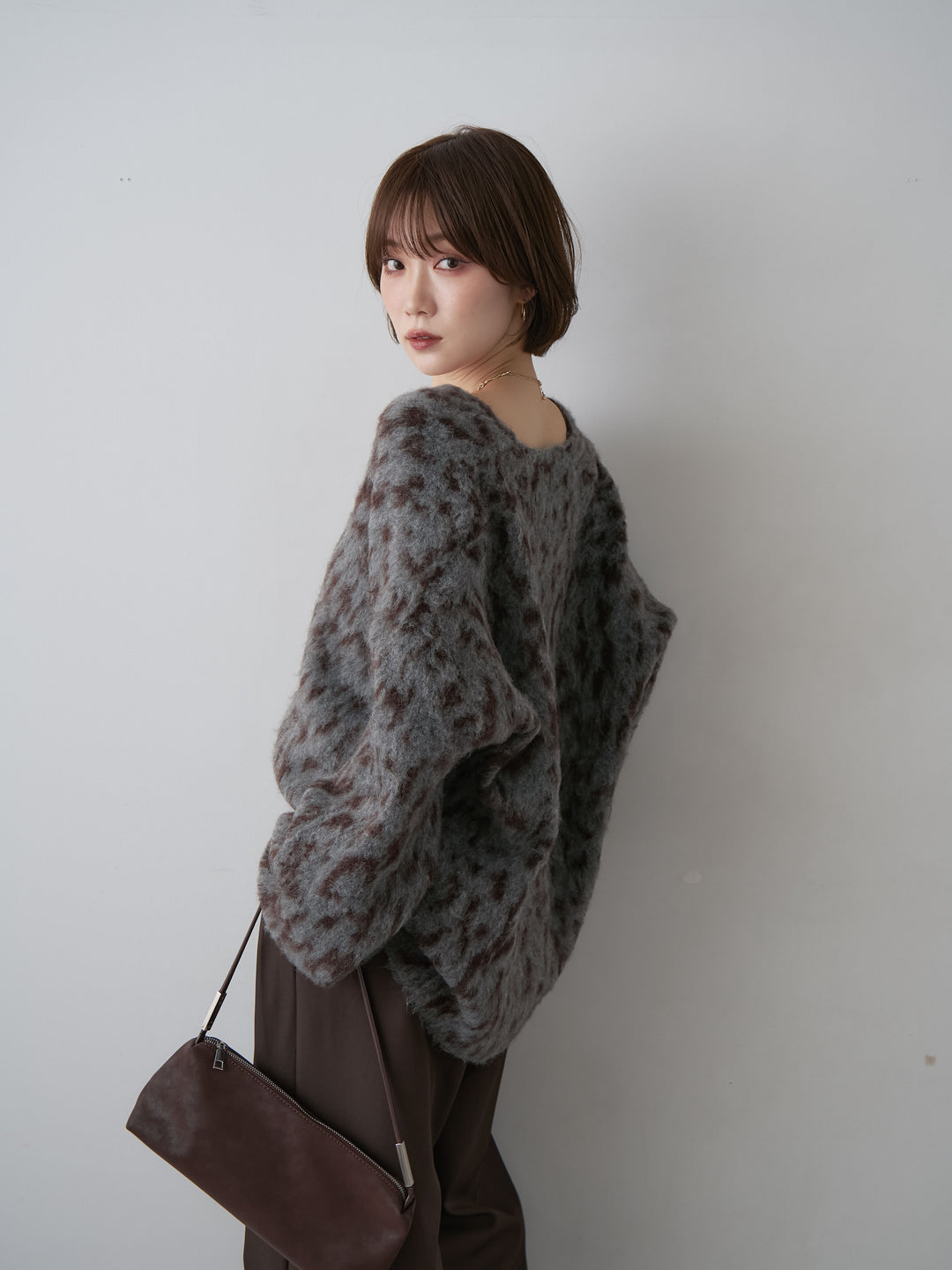 [予約]レオパードVネックシャギーニットトップス/gray