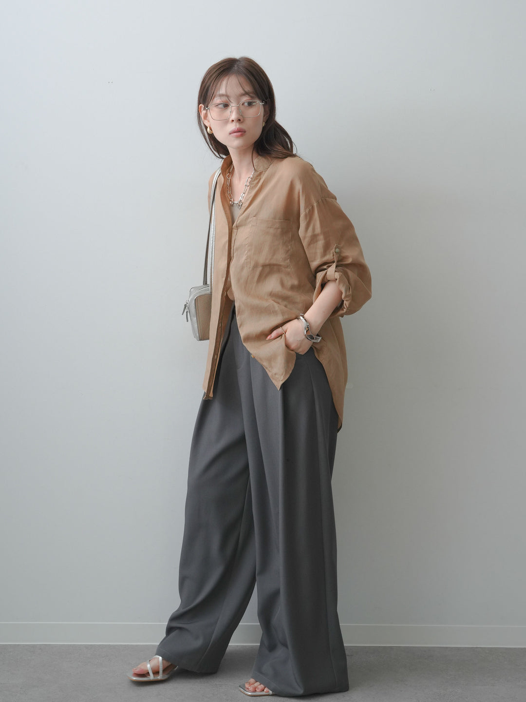 [SET]バックレースノーカラーシャツ+ベルトループデザインワイドパンツ(2set)