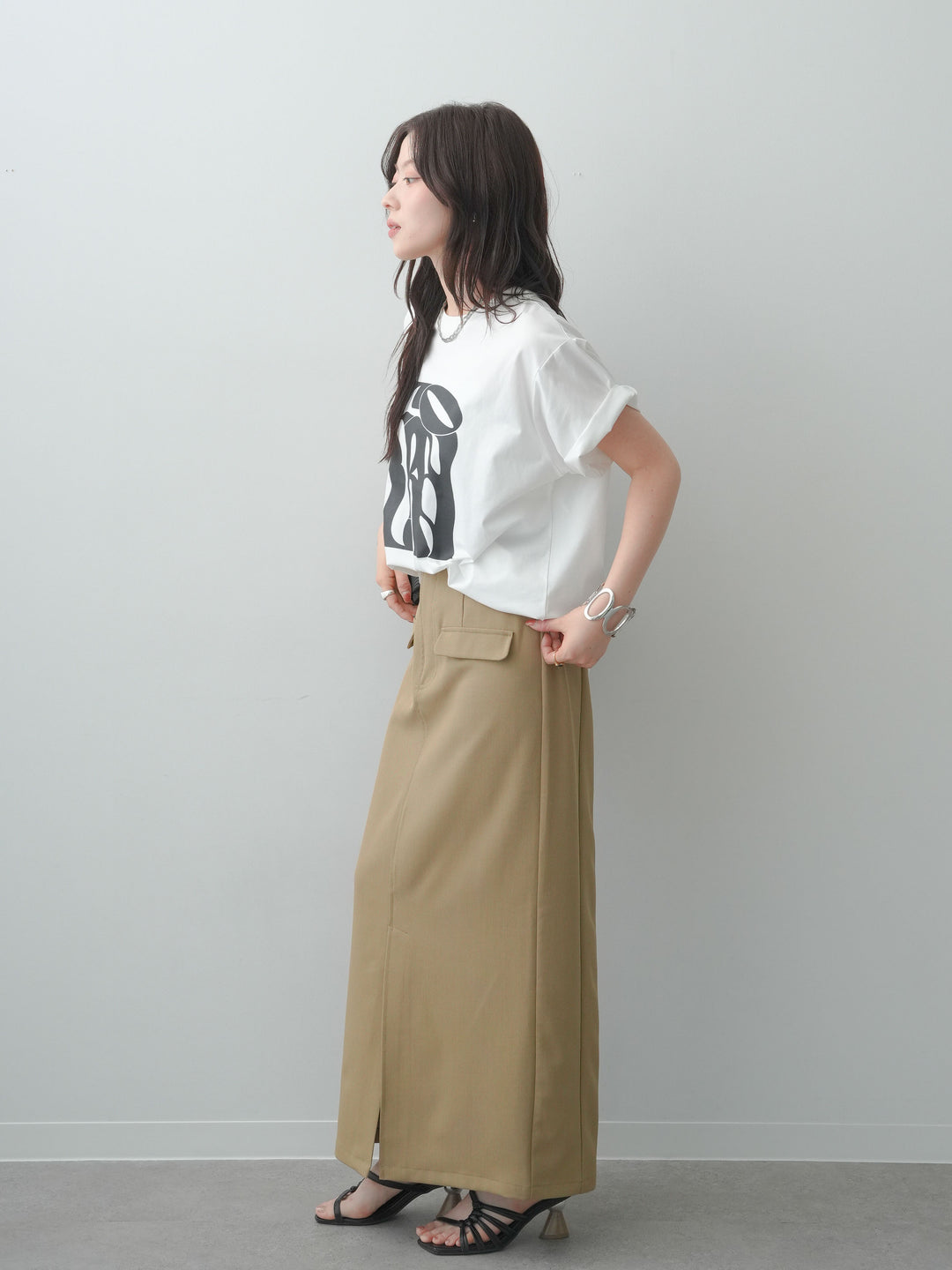 [SET]クールタッチアートロゴオーバーTEE+クレープデシンフラップ付きストレートスカート(2set)