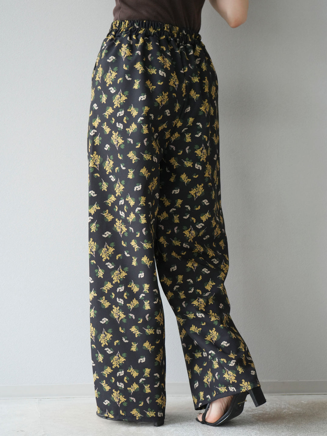 [予約]ブーケプリントタックパンツ/ブラック