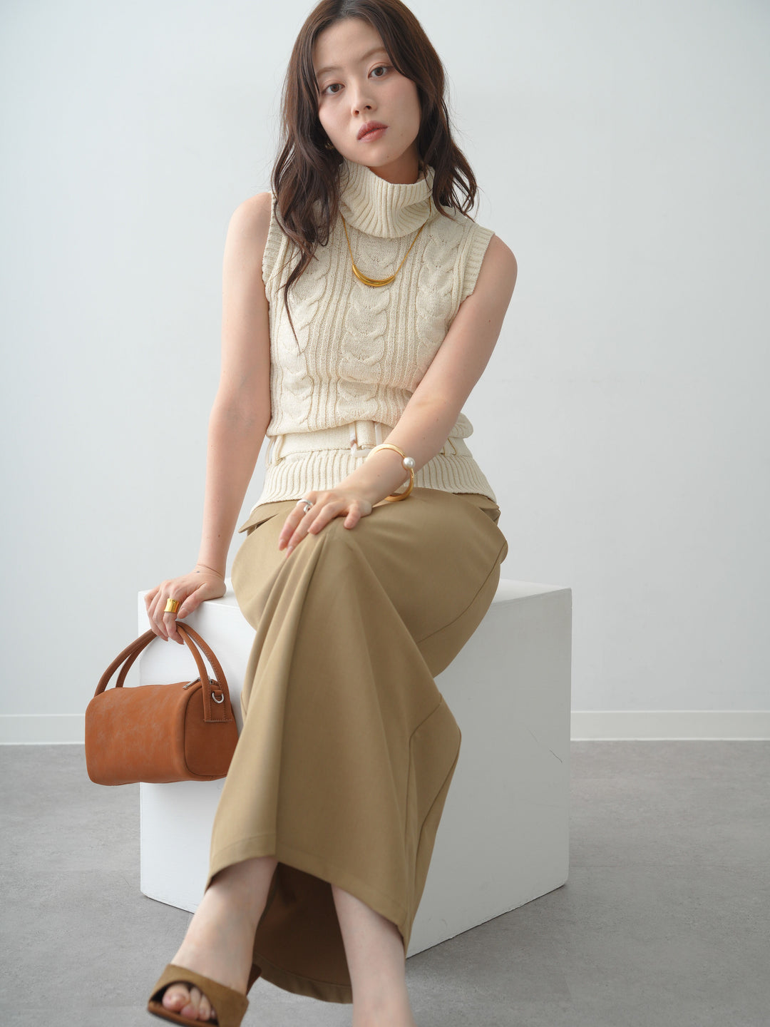 [SET]ベルト付ケーブルノースリニットトップス+クレープデシンフラップ付きストレートスカート(2set)