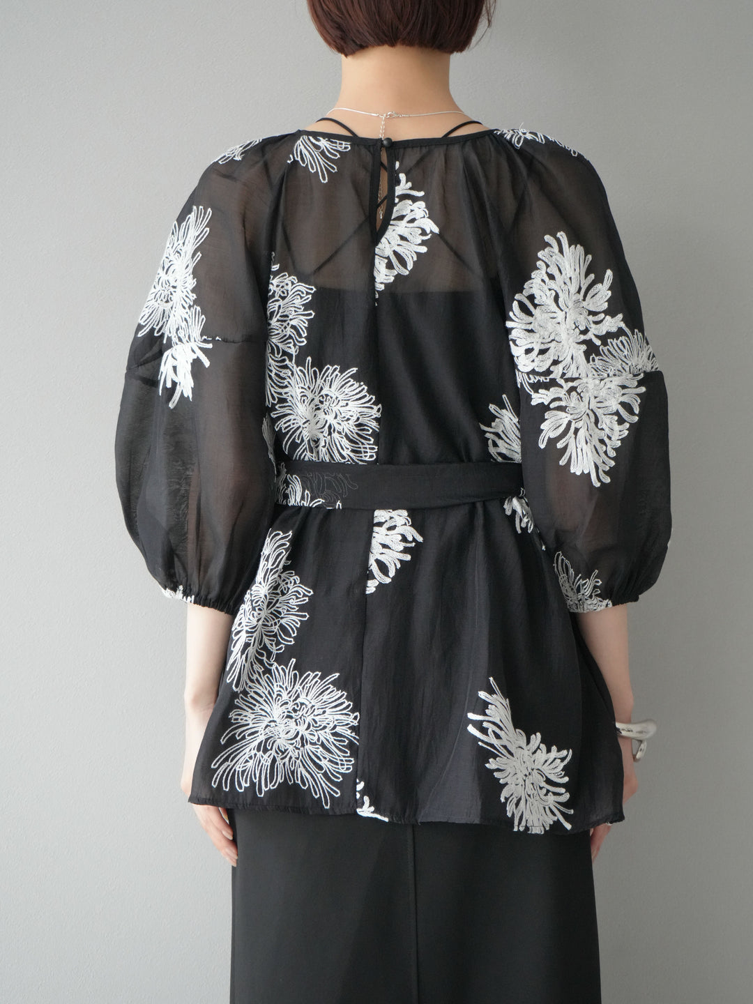 [予約]刺繍シアーバルーンスリーブブラウス/ブラック