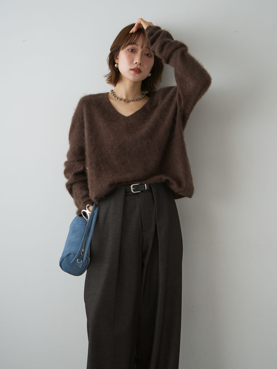 [予約]カシミア混フェザータッチVネックニットトップス/brown