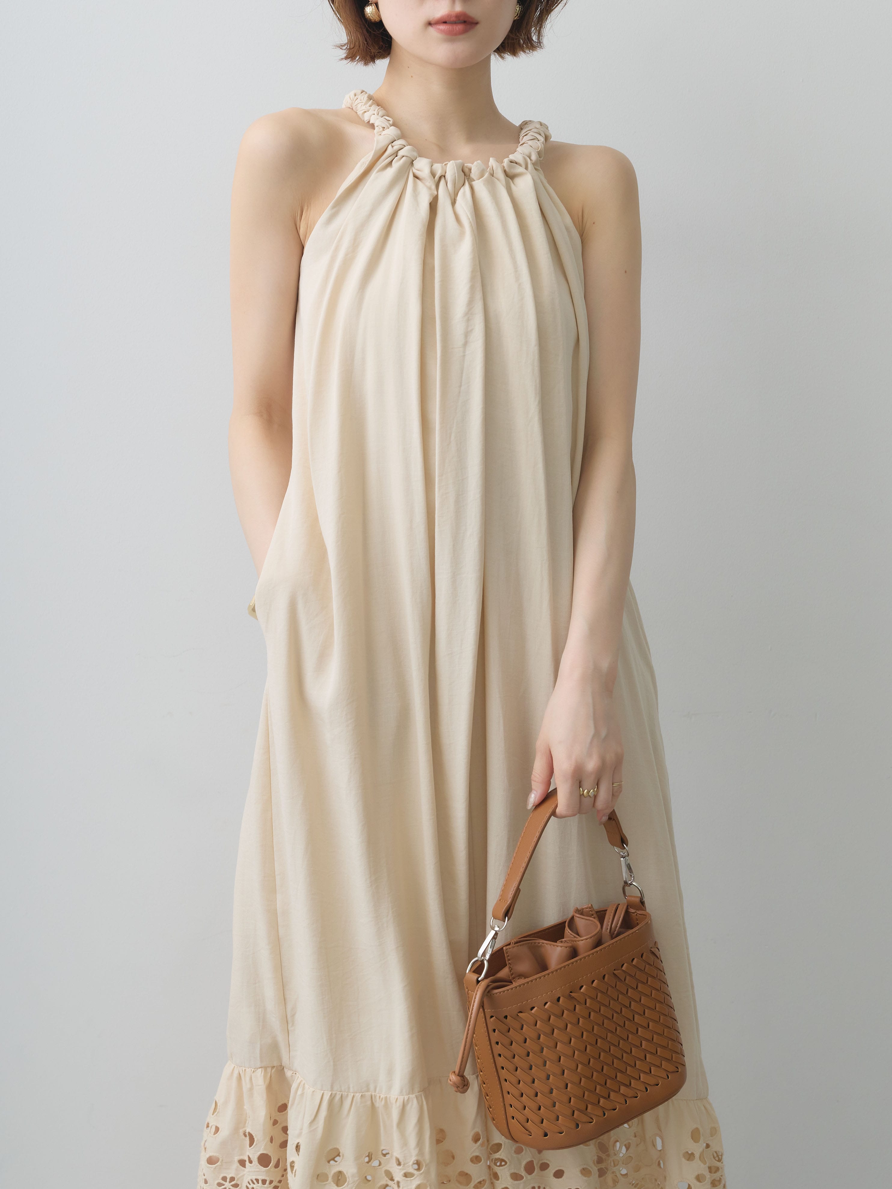 予約]スカラップヘムカットワークレースキャミワンピース/beige – Lumier