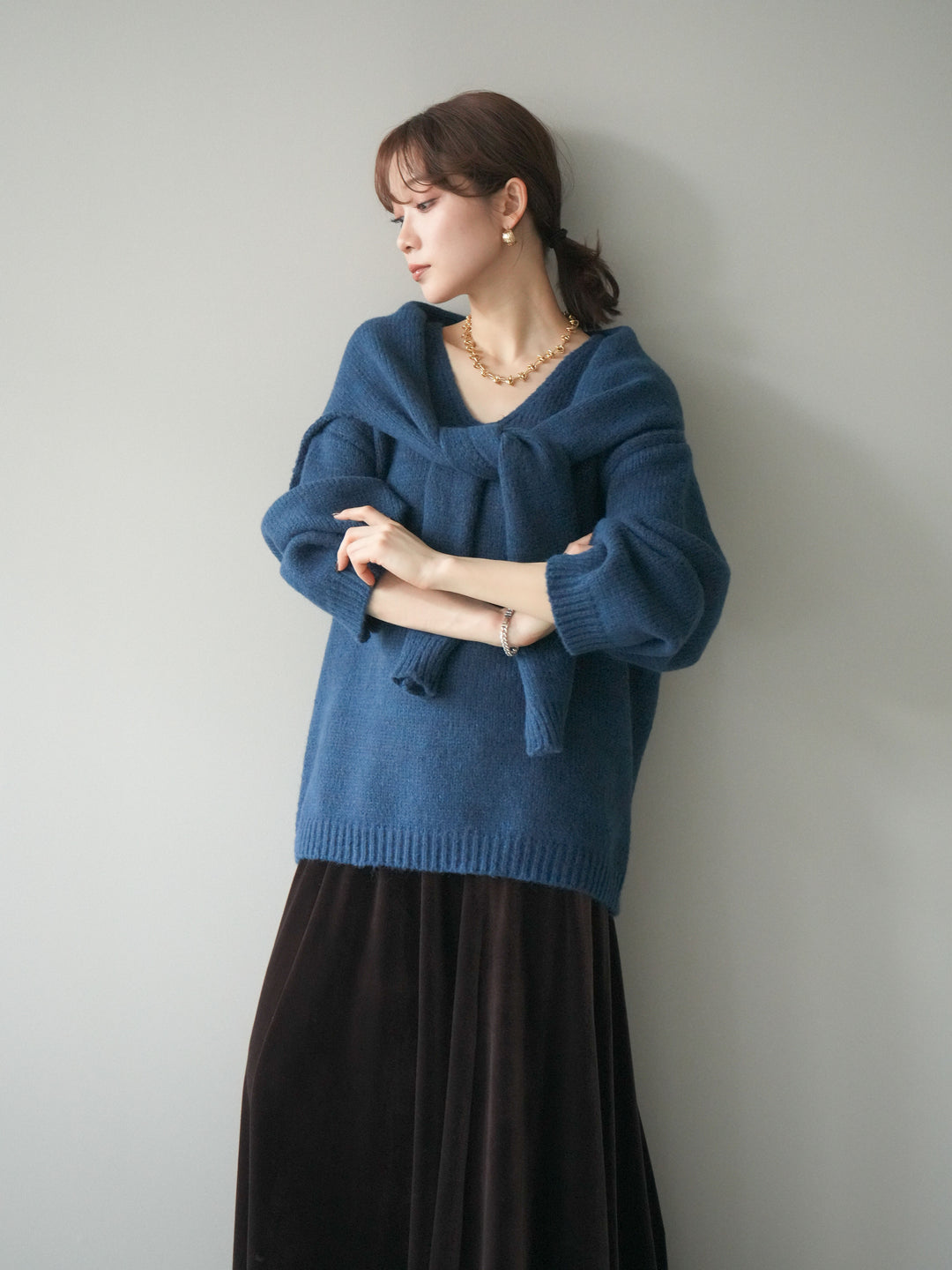 [予約]ストール付きVネックニットプルオーバー/blue