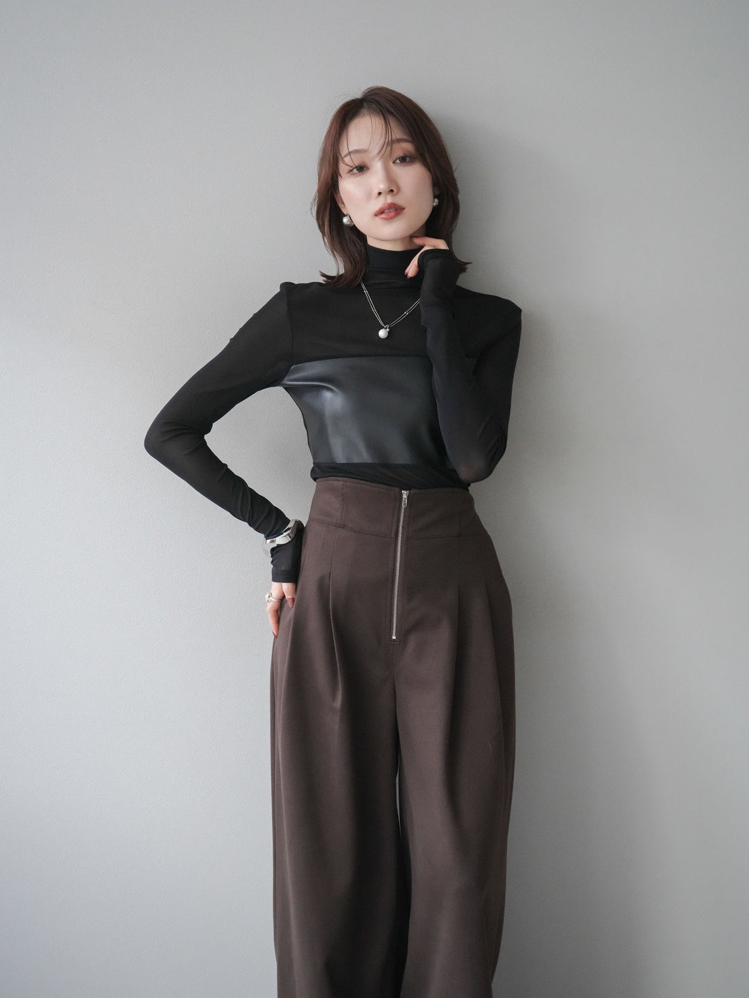 [予約]レザー切替プチネックシアートップス/black