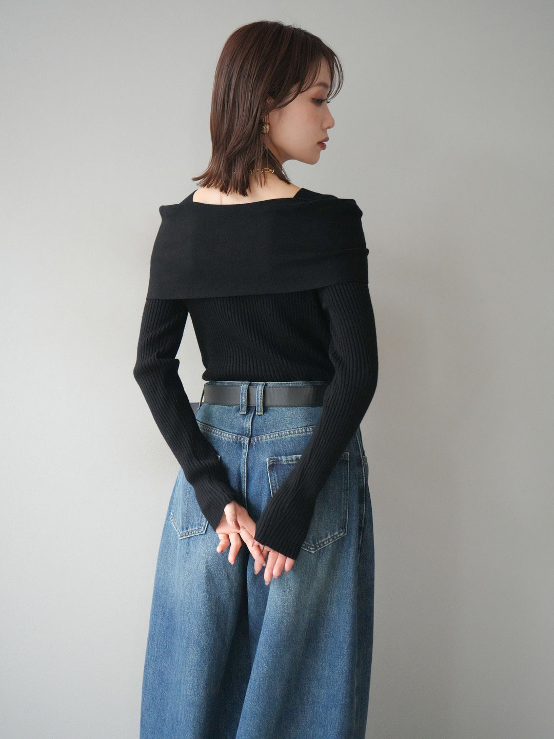 [予約]リボンモチーフオフショルリブニットトップス/black
