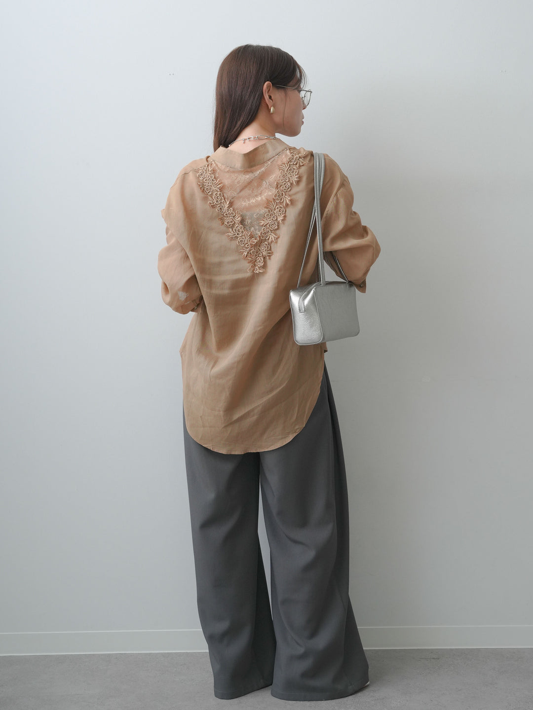 [SET]バックレースノーカラーシャツ+ベルトループデザインワイドパンツ(2set)