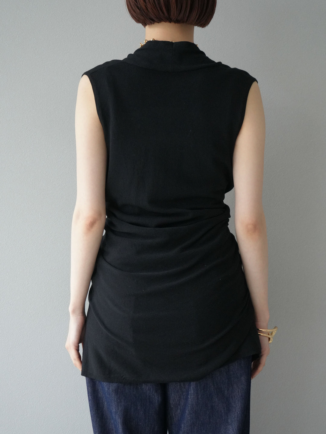 【預購】無袖圍腰針織開襟衫/黑色