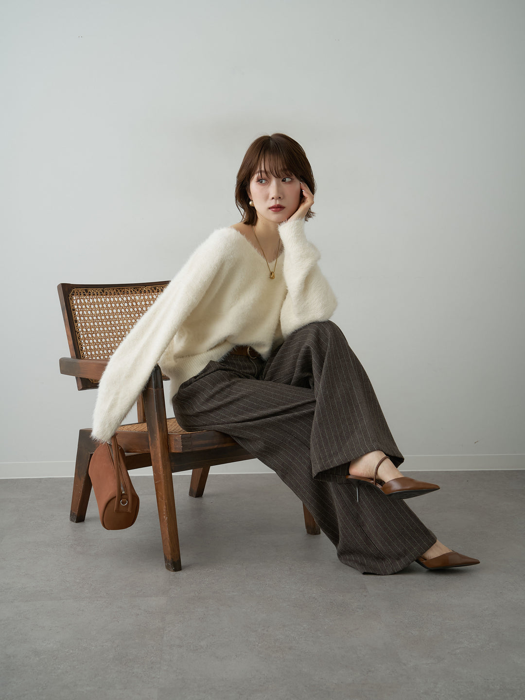[SET]バックリボンVネックシャギーニットトップス+ピンストライプタックワイドパンツ(2set)