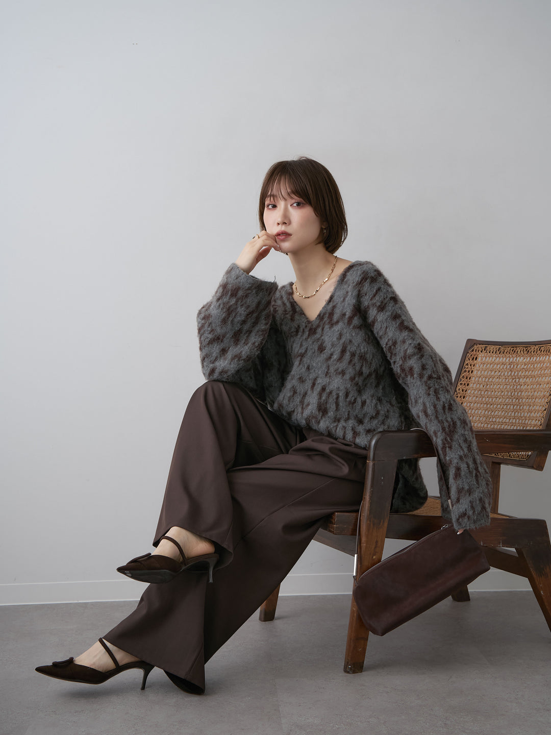 [予約]レオパードVネックシャギーニットトップス/gray