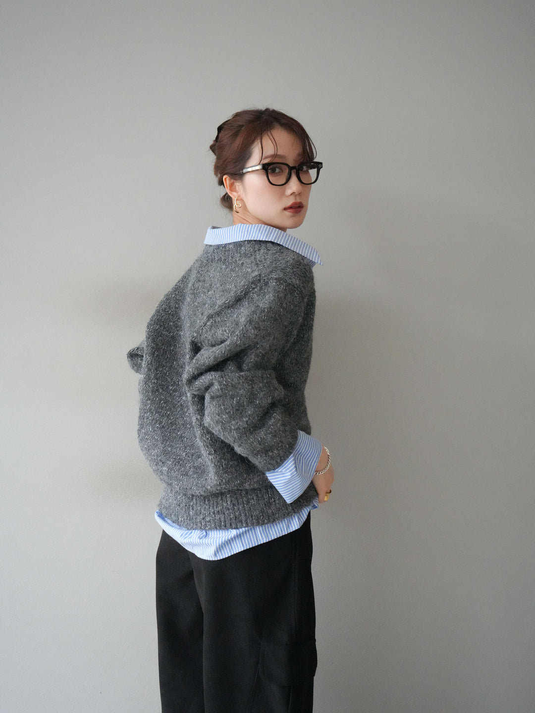 [予約]ストライプシャツドッキングMIXヤーンニットプルオーバー/charcoal