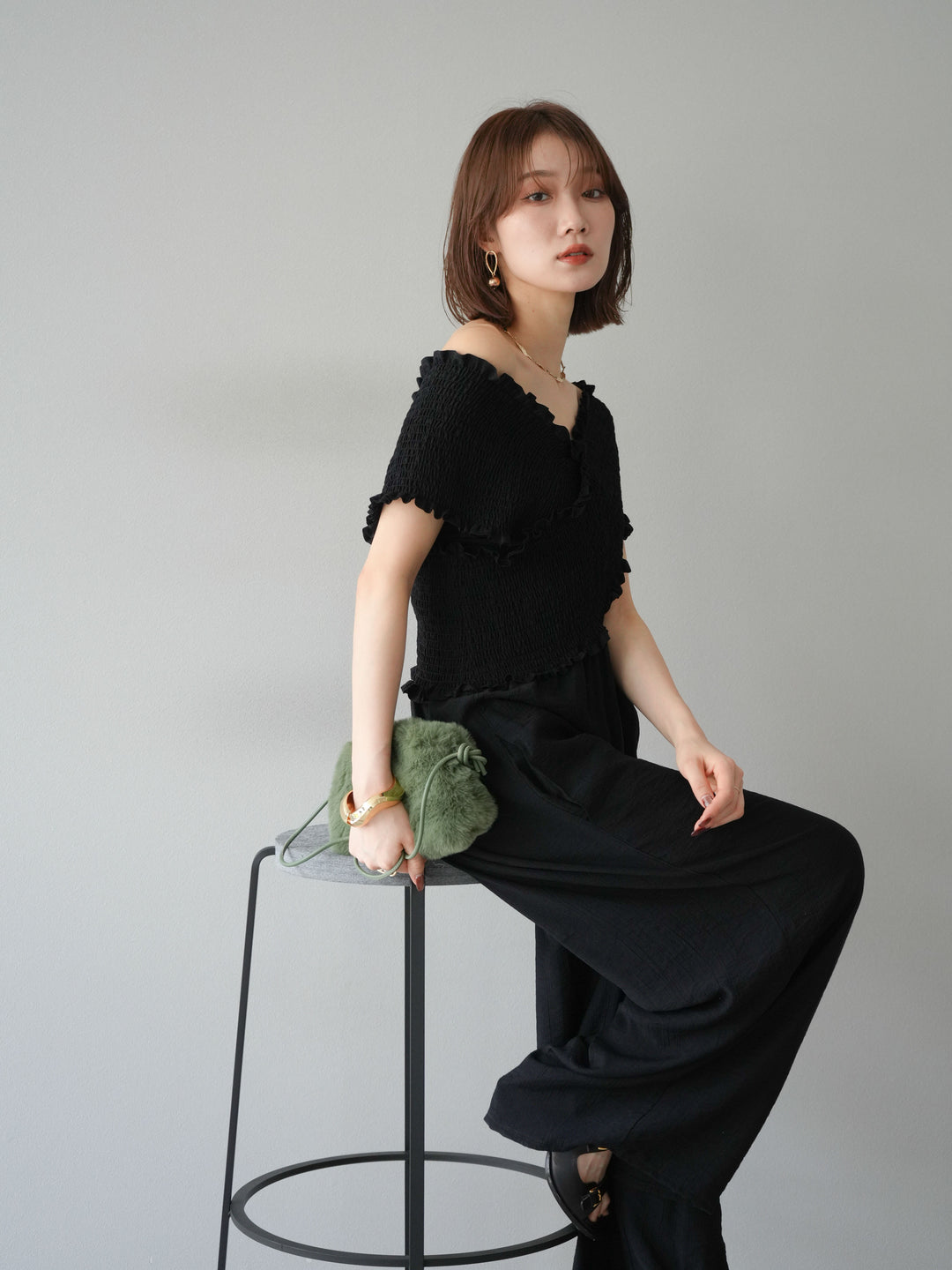 [予約]シャーリングクロスサロペット/ブラック