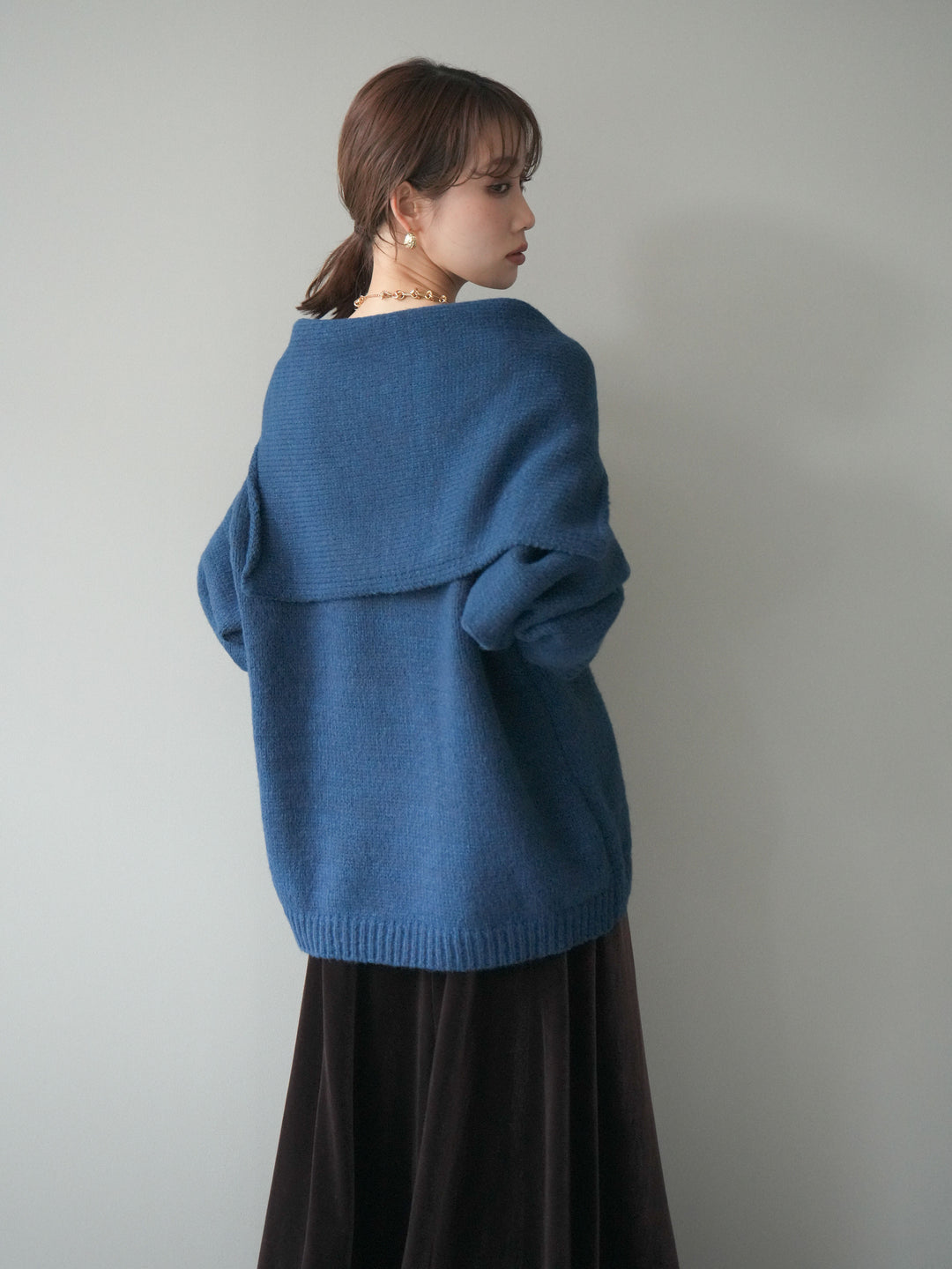 [予約]ストール付きVネックニットプルオーバー/blue