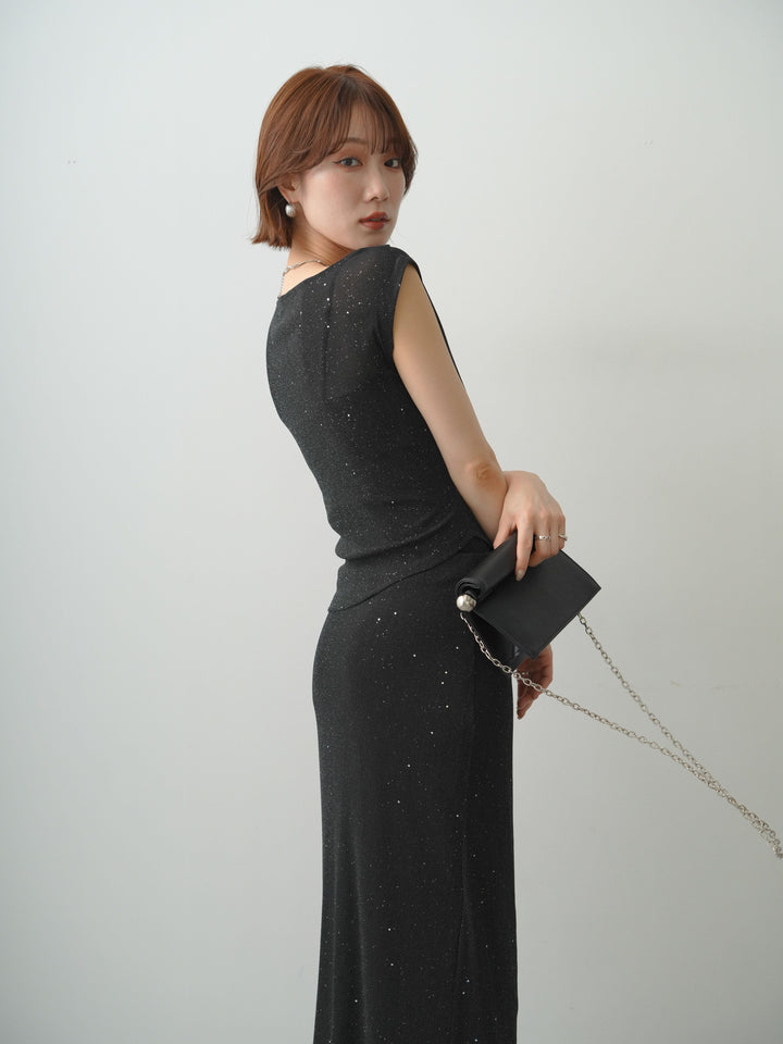 [予約]フラワーブローチ付ラメシアーノースリトップス/black