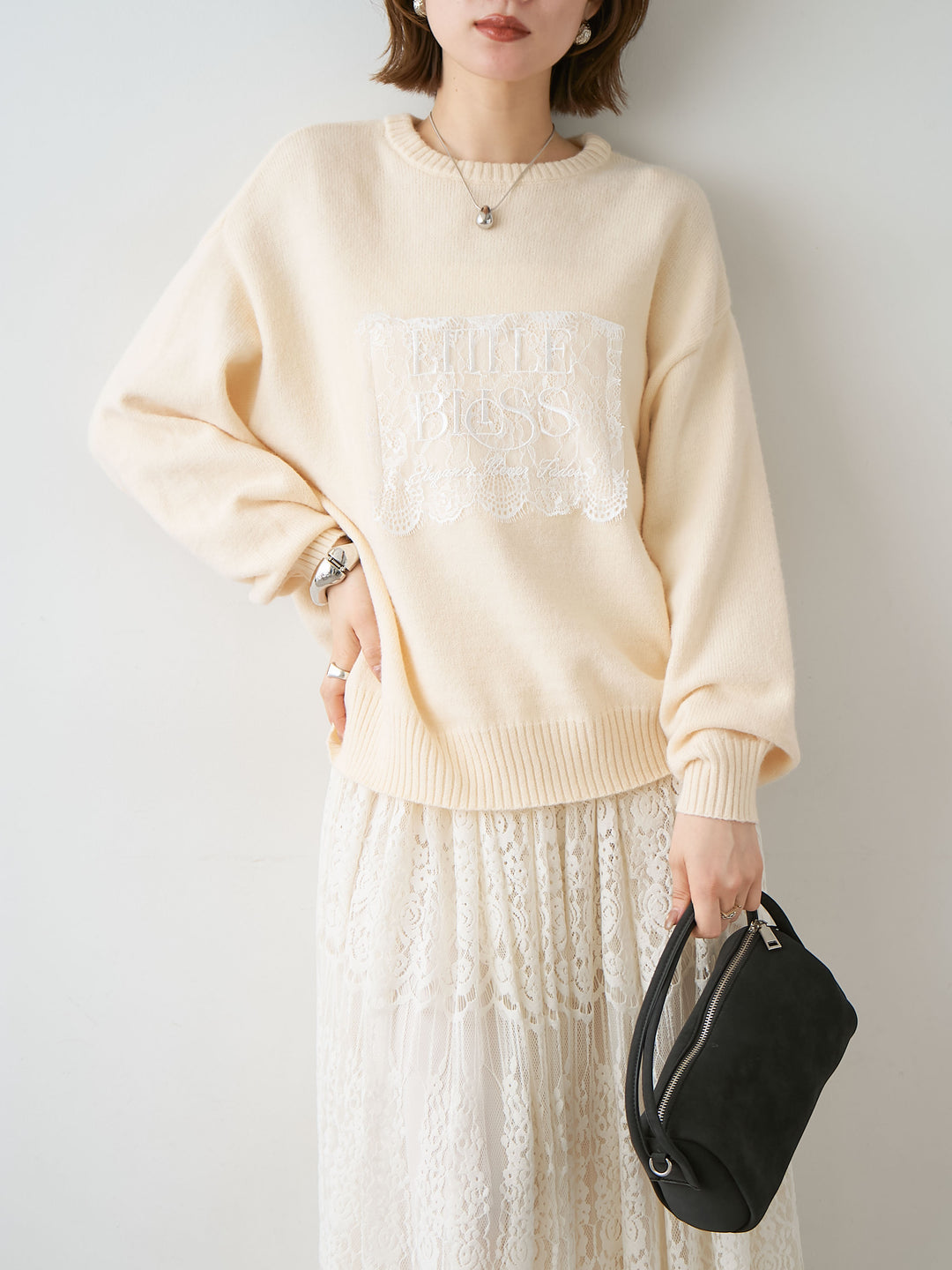 [予約]アルパカタッチ刺繍レースロゴニットプルオーバー/ivory