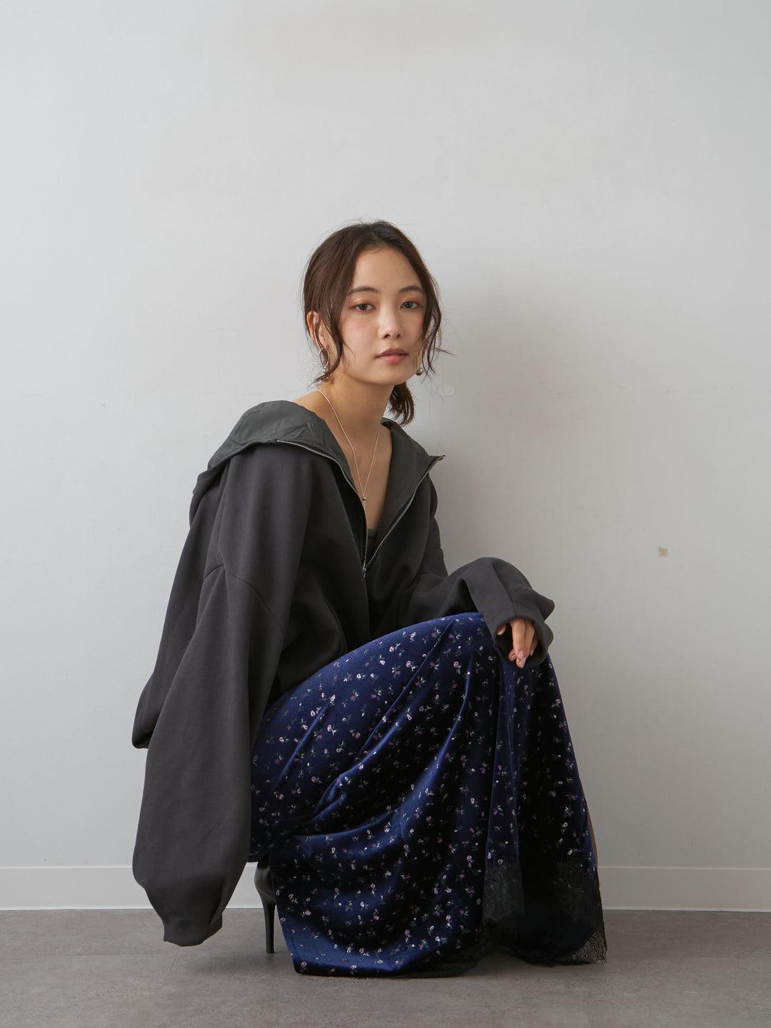 [SET]タックギャザースウェットフーディー+フラワープリントベロアIラインスカート(2set)