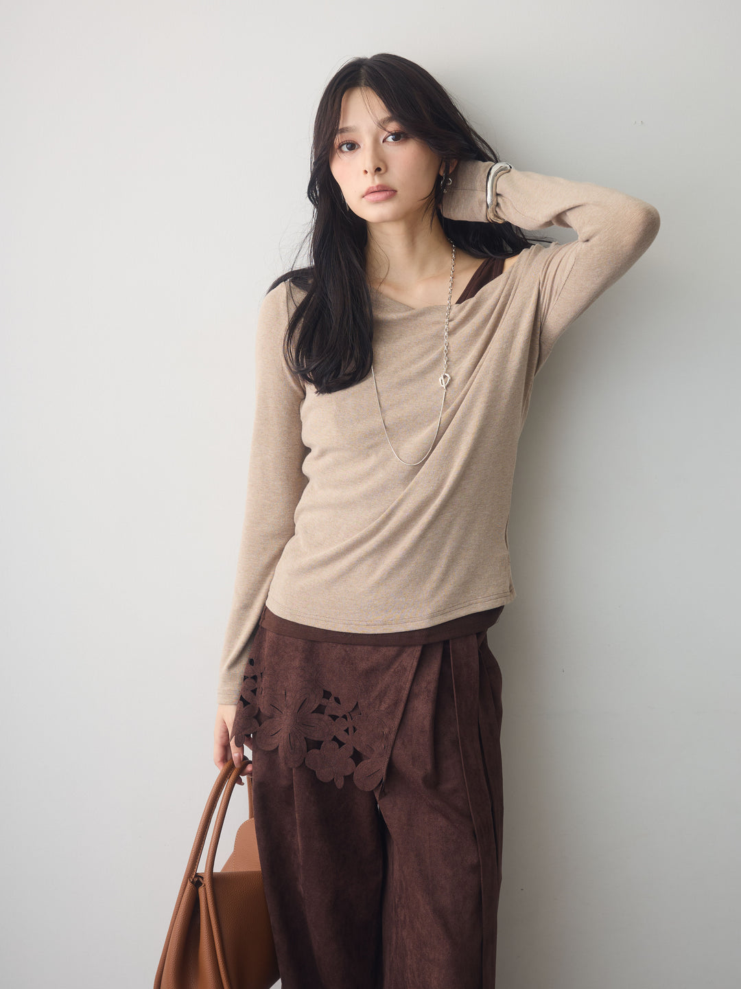 【預購】雙色不對稱疊層設計上衣 / 米色