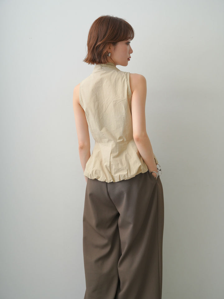 [予約]シルバーブローチ付ぺプラムツイストトップス/beige