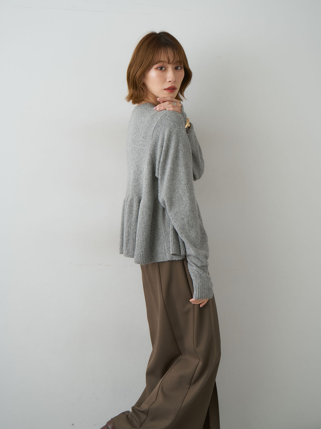 [SET]ペプラムニットプルオーバー+クレープデシンフラップ付きストレートスカート(2set)