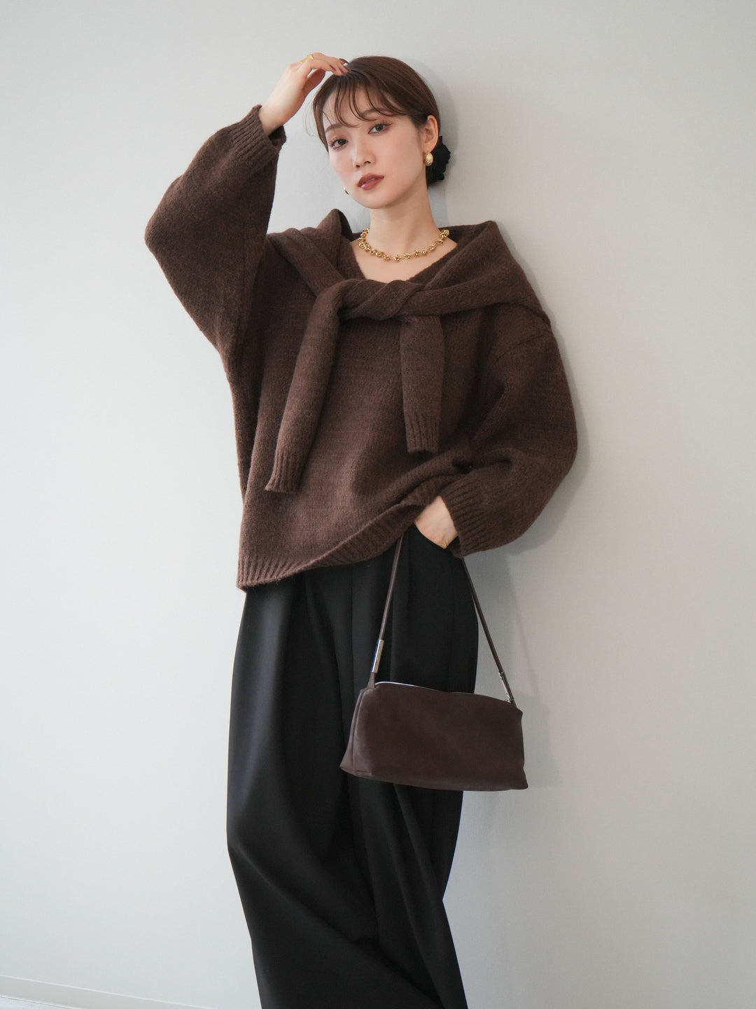 [予約]ストール付きVネックニットプルオーバー/brown