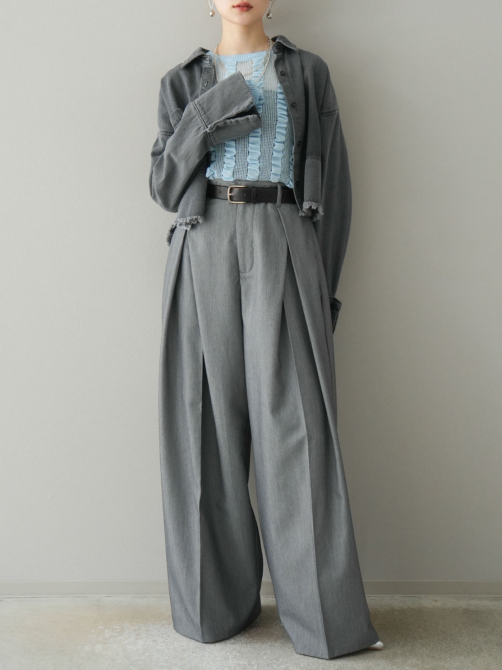予約]ツイルデザインタックワイドパンツ/ライトグレー – Lumier
